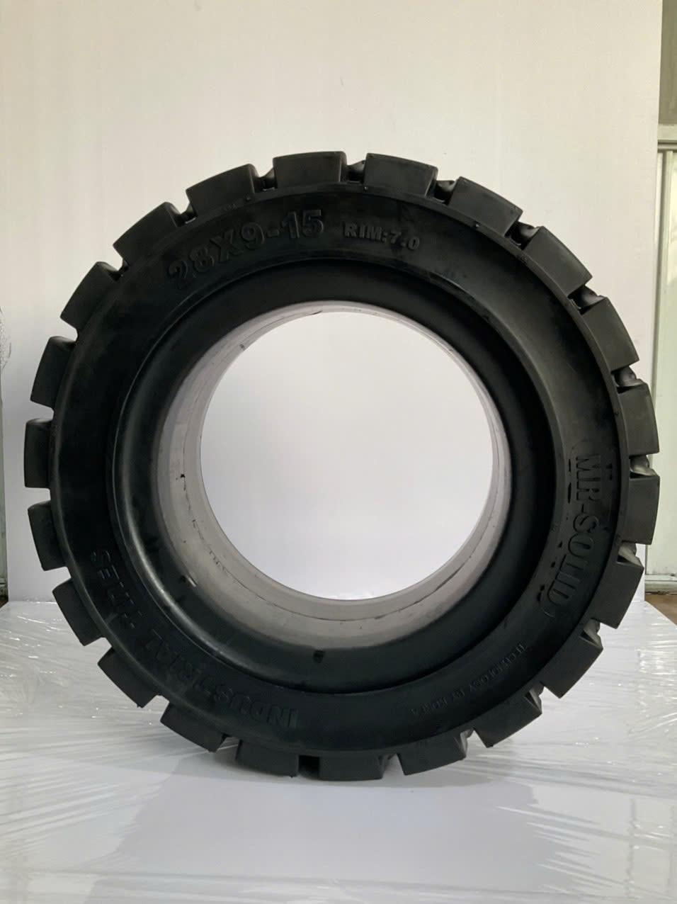 Lốp đặc MR-SOLID 28x9-15