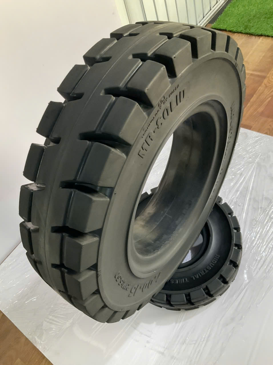 Lốp đặc MR-SOLID 7.00-15