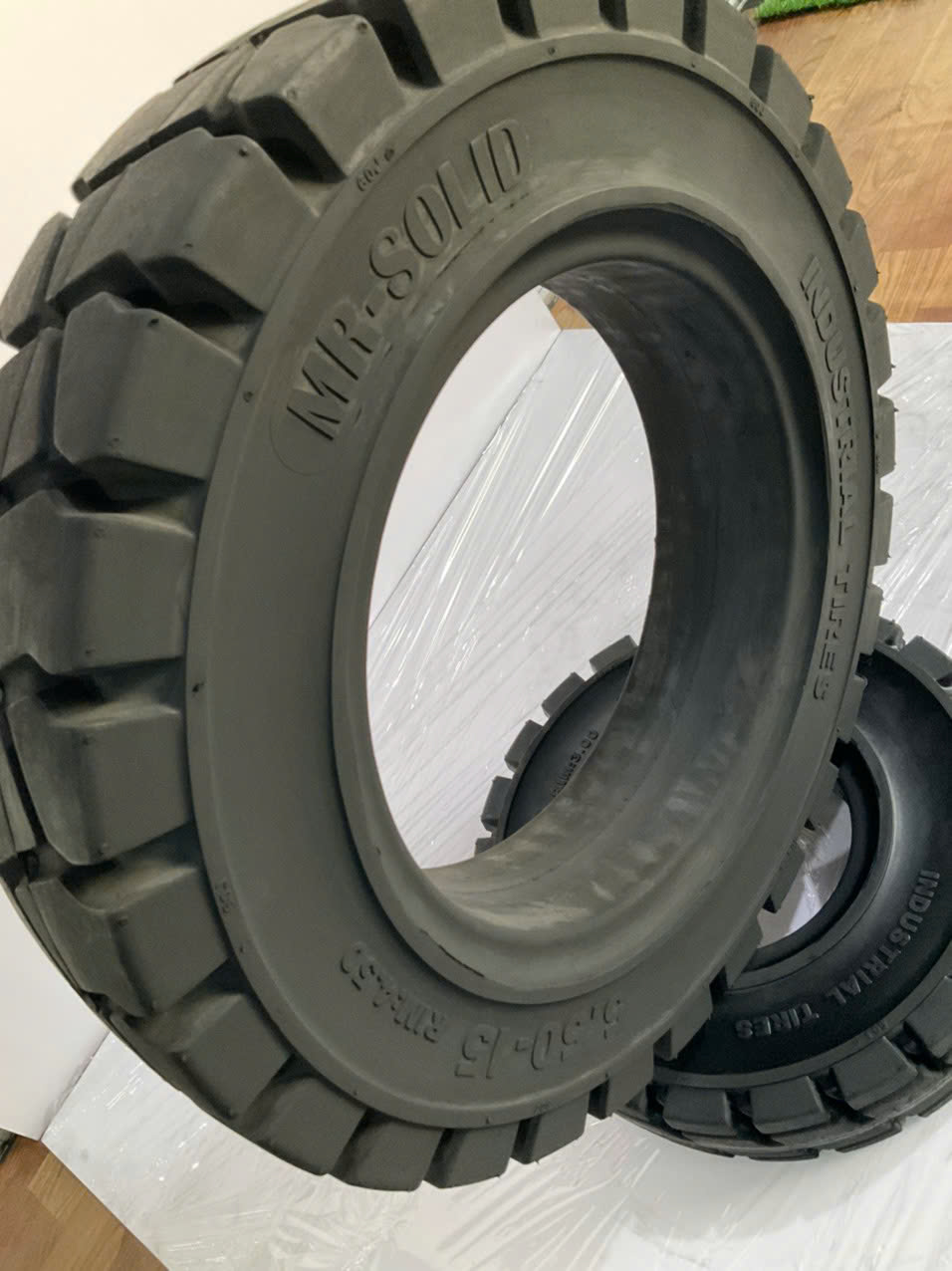 Lốp đặc MR-SOLID 5.50-15