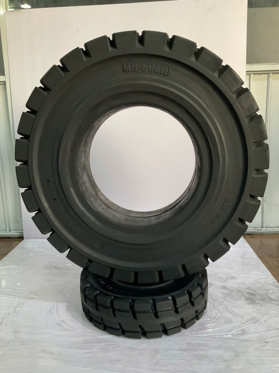 Lốp đặc MR-SOLID 7.50-15